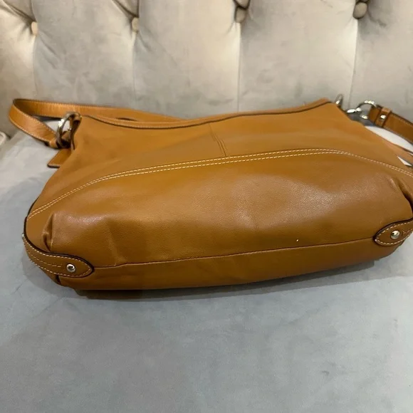 Coach leather crossbody bag tan w adjustable strap
